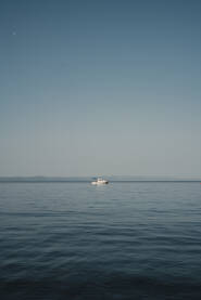 Čamac na pučini mora // Makarska
