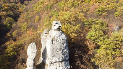 Prirodna stijena u obliku čovjeka, Janjići - Zenica.