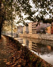 Jesen pored rijeke u Sarajevu