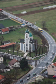 Crkva Sv. Save uslikana sa dalekovoda