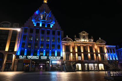 Lille, Francuska, Historijske zgrade u centru grada noću. Arhitektura.