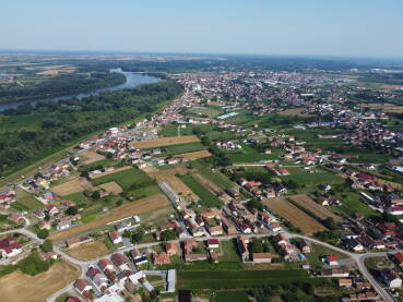 Sjedište opštine i naseljeno mjesto Orašje.