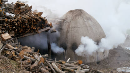 Proizvodnja drvenog uglja u okolini Fojnice.