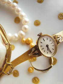 Zlatni sat i nakit