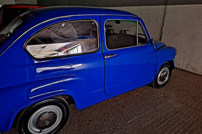 Zastava 750 Zastava Z 750 Fiat 600 oldtimer. Fiat 750. Plavi Fićo u garaži.