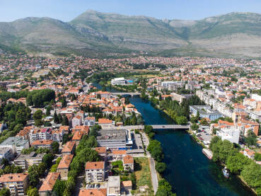 Trebinje, Bosna i Hercegovina. Stari grad Trebinje i  rijeka Trebišnjica, snimci dronom.