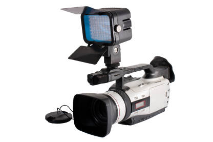 Video kamera na bijeloj pozadini