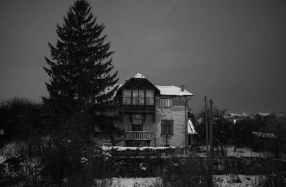 Strašna kuća u mraku