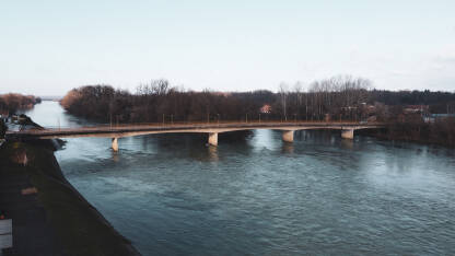 Most na rijeci Uni u Kozarskoj Dubici.