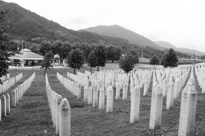 Bijeli nišani u Memorijalnom centru Potočari, Srebrenica, Bosna i Hercegovina