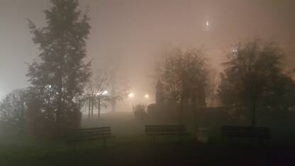 Banja Luka, Gospodska ulica, centar grada u magli. Smanjena vidljivost, smog, zagađenje zraka.