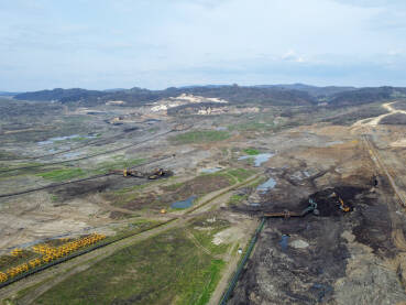 Rudnik uglja, površinski kop, snimak dronom. Rudnik Šikulje, Lukavac.