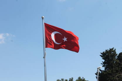 turska zastava na vjetru