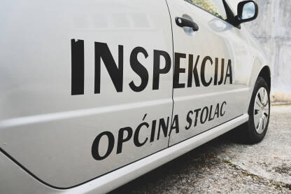 Inspekcija Stolac, oznaka na vozilu. Auto inspektora u Stocu.
