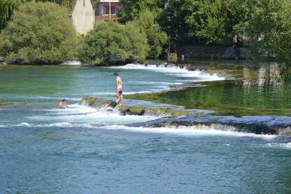 Una je rijeka u sjeverozapadnom dijelu Bosne i Hercegovine odnosno istočnom dijelu Like. Una čini i veliki dio prirodne granice Hrvatske i BIH.