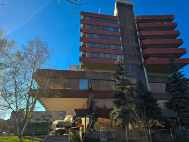 Hotel Internacional je prošle godine prodan kompaniji AE sigurnost na javnoj prodaji, uskoro će dobiti novu funkciju. Hotel je u vrijeme Jugoslavije bio jedno od čuda arhitekture. I dalje se renovira.