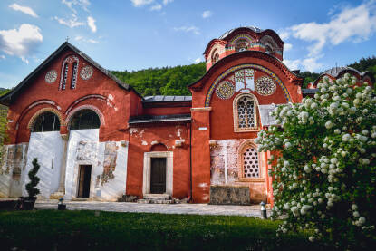 Kompleks Pećke patrijaršije, istorijsko sjedište srpske arhiepiskopije, nalazi se u Peći, na Kosovu (KiM).