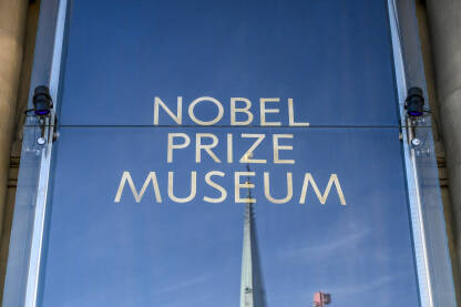 Natpis na ulazu u muzej u Štokholmu. Nobel Prize museum. Muzej Nobelove nagrade u Stockholmu, Švedska.