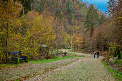 Na šetalištu Guber nalaze se izvori ljekovitih voda po kojima je Srebrenica poznata.