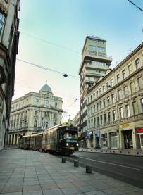 Rano ujutro, tramvaj u Titovoj ulici