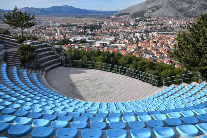 Pogled na Trebinje sa amfiteatra na Crkvini