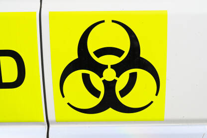 Simbol biološke opasnosti na automobilu.