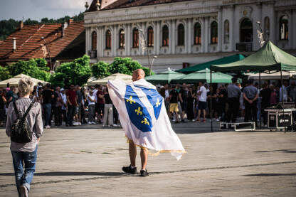 Protesti građana protiv vlasti u BiH se okupili i u Tuzli.