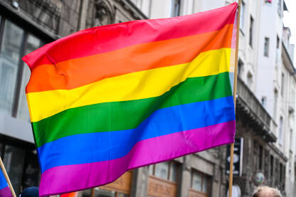 LGBTIQ zastava na Povorci ponosa. Simbol LGBT zajednice.