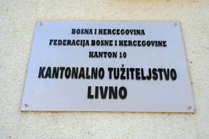 Tužiteljstvo kantona 10. Tabla sa natpisnom: Kantonalno tužilaštvo u Livnu.