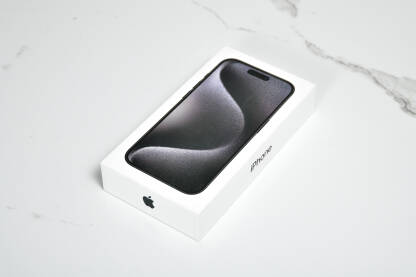 Kutija telefona Apple iPhone 15 Pro