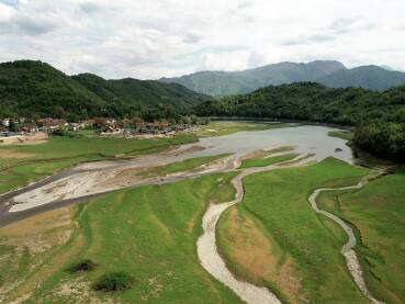 Ušće rijeke Neretvice u Jablaničko jezero u Buturović-Polju.