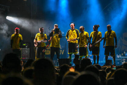 Dubioza kolektiv tokom nastupa. Dubioza kolektiv tokom nastupa. Koncert benda Dubioza Kolektiv.