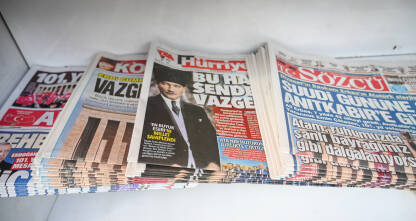 Ankara, Turska: Dnevne i sedmične novine na policama na trafci.  Mediji u Turskoj.