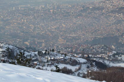Pogled sa Trebevića na Sarajevo
