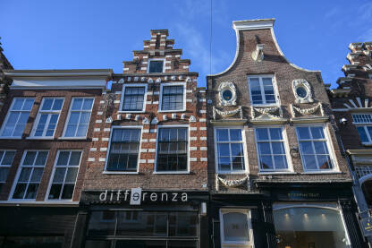Haarlem, Nizozemska: Zgrade u centru grada. Haarlem, Nizozemska: Zgrade u centru grada. Tipična holandska arhitektura.