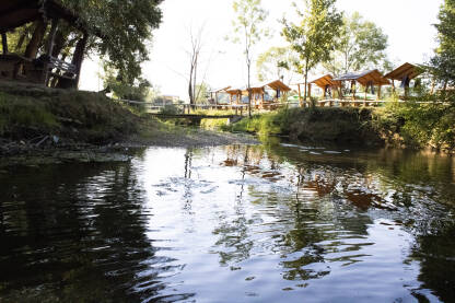 Na fotografiji vidimo rijeku Sanicu koja se nalazi između opština Sanski Most i Ključ u njenom jutarnjem izdanju...