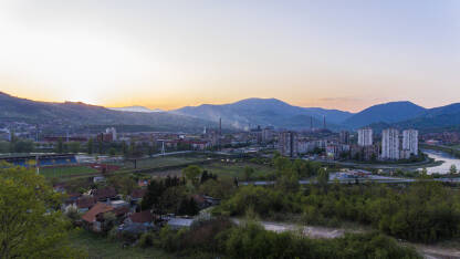 Zenica, Bosna i Hercegovina, dron, zalazak sunca.