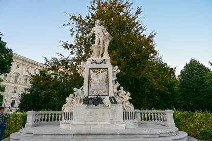Wolfgang Amadeus Mozart, statua u Beču, Austrija. Mozart je bio jedan od najuspješnijih i najutjecajnijih skladatelja klasične muzike.