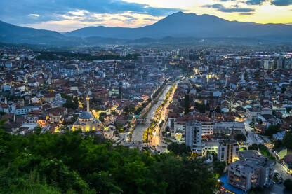 Prizren, Kosovo: Panoramski pogled na grad. Prizren, Kosovo: Panoramski pogled na grad. Zgrade, ulice i kuće u starom gradu.