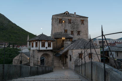 Helebija kula i stari most u Mostaru