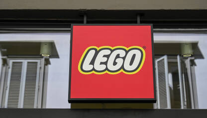 LEGO simbol na trgovini. Lego znak. LEGO je danski proizvođač dječjih igračaka