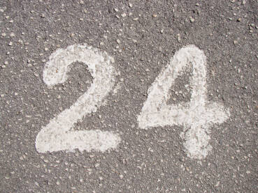 Broj 24 na asfaltu