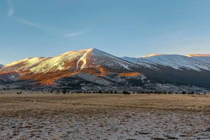 Planina Vran u BiH, visine 2074 m/nv. Nalazi se na području općine Tomislavgrada istočno, na pola puta do Jablanice, južno od Ramskog jezera.