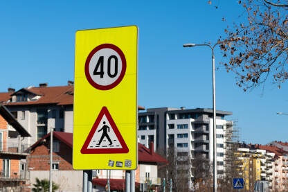 Znakovi za ograničenje brzine i označeni pješački prelaz