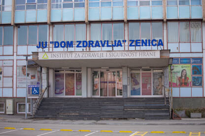 Ulaz u Javnu ustanovu Dom zdravlja Zenica i Institut za zdravlje  sigurnost hrane.