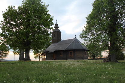 Crkva brvnara u selu Busnovi