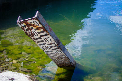 Letvica za mjerenje nivoa vode u rijeci