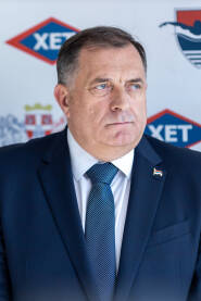 Milorad Dodik, srpski i bosanskohercegovački političar i srpski član Predsedništva Bosne i Hercegovine. Osnivač je i predsednik Saveza nezavisnih socijaldemokrata (SNSD).