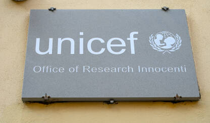 UNICEF znak UNICEF natpis i logo. Unicef je UN Međunarodni fond za djecu.
