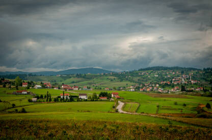 Pogled na selo Kamenica,Nišićka(Crnoriječka) visoravan